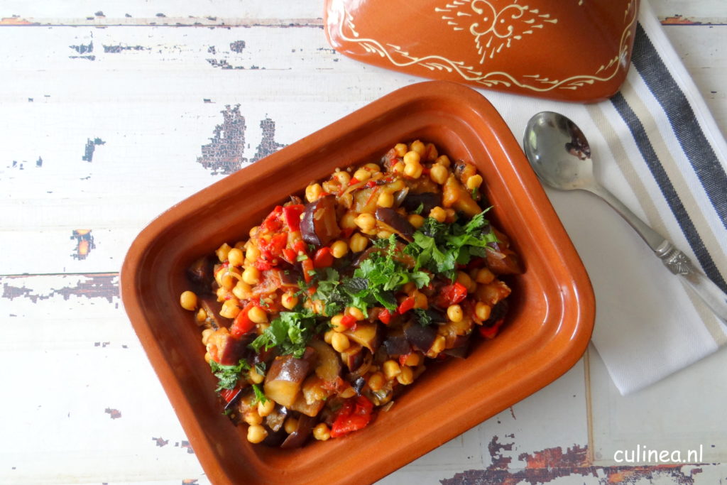 Tajine met aubergine en kikkererwten Tajinegerechten