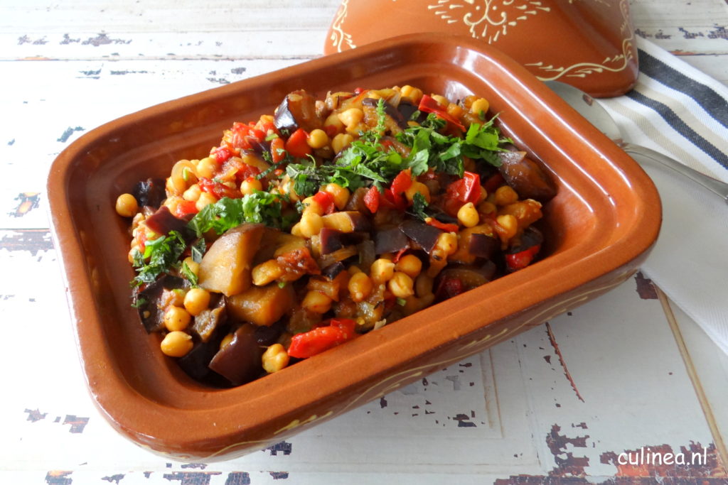 Vegetarische tajine met aubergine en kikkererwten